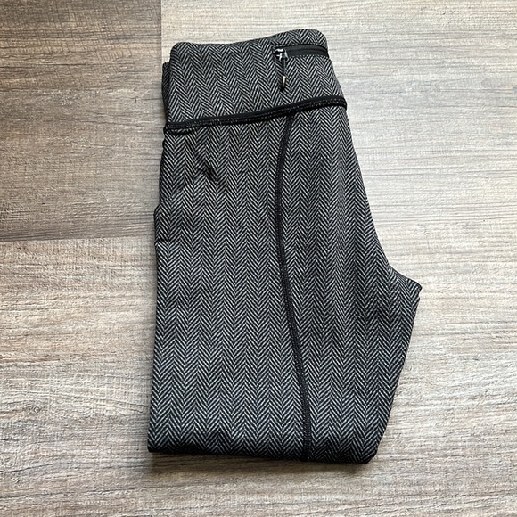Lululemon Running Crop Herringbone | Size 4 - Picture 2 of 4
